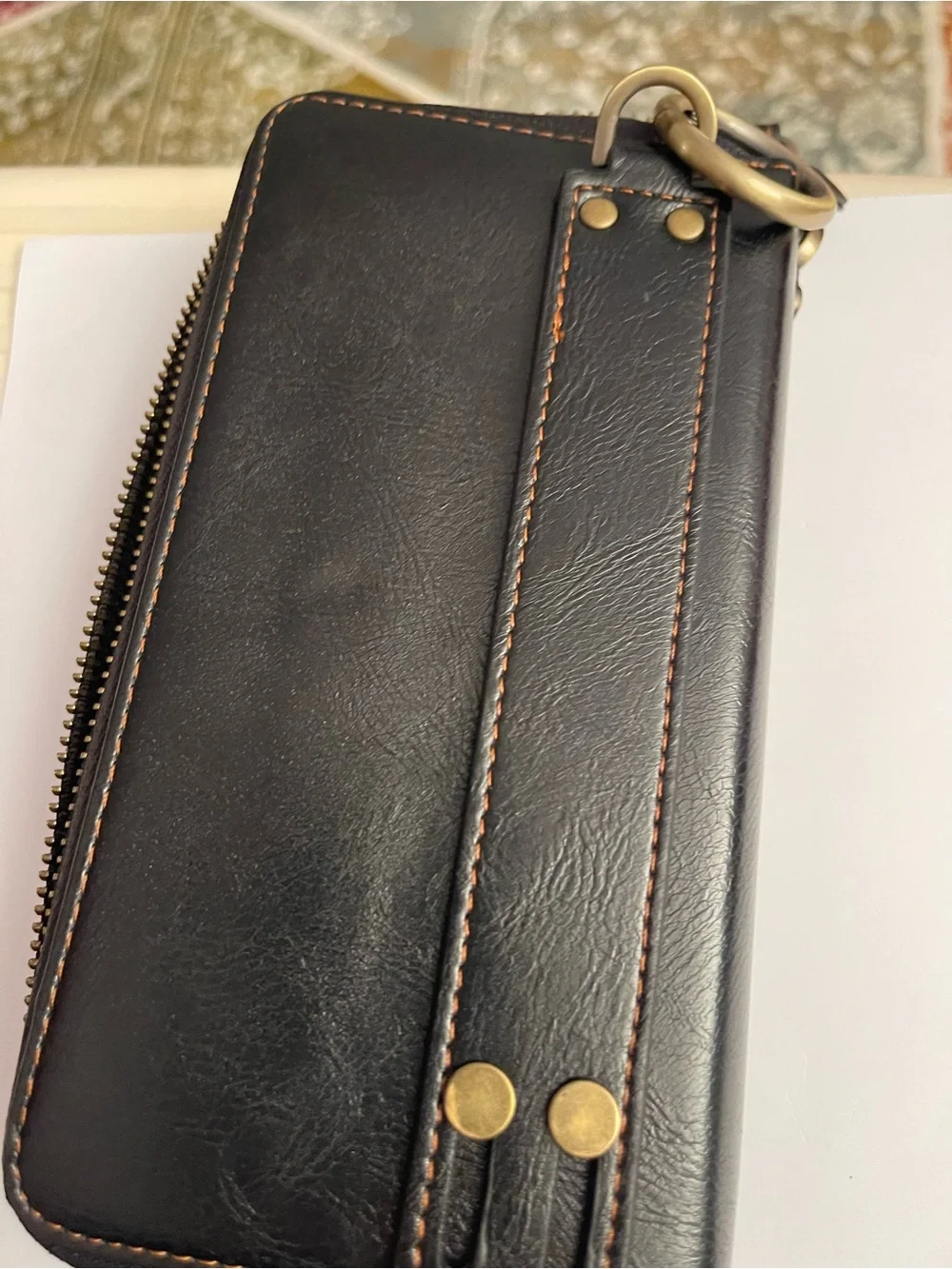 Pur Black Leather Zip-Top Men's Wallet with Brown Stitching